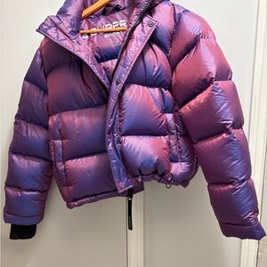 Aritiza Super Puff Shorty size small iridescent mulberry